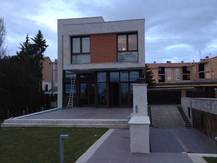 Fachada de chalet en obra nueva finalizada. Salamanca grandes reformas